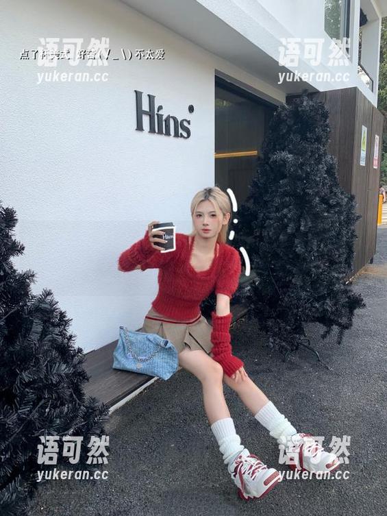 在无圣光的背景下，Habin夏彬 (하빈)与牛仔裤的绝妙搭配图片赏析